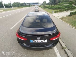 Hyundai Elantra foto 7