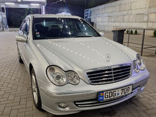 Mercedes C-Class foto 1