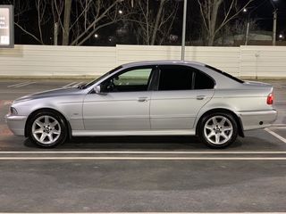 BMW 5 Series foto 3