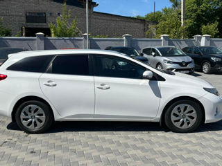 Toyota Auris фото 6