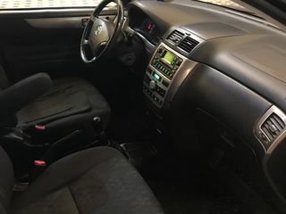 Toyota Avensis Verso foto 5