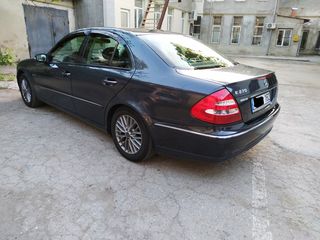 Mercedes E Class foto 2