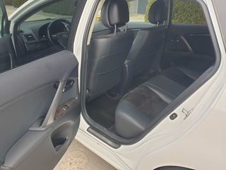 Toyota Avensis foto 12