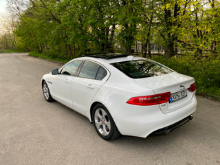 Jaguar XE foto 3