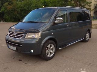 Volkswagen Caravelle foto 1