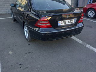 Mercedes C-Class foto 2