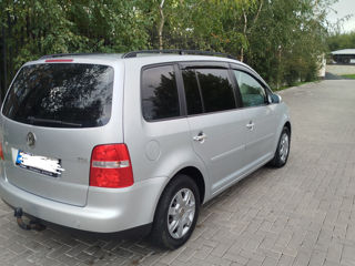 Volkswagen Touran foto 4