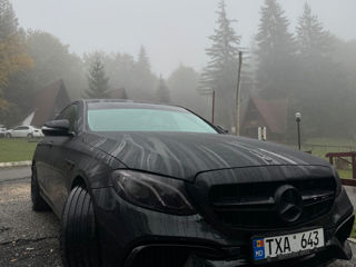 Mercedes E-Class foto 2