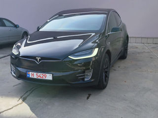 Tesla Model X foto 2