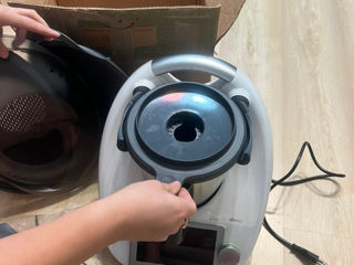 Se vinde Thermomix TM6-1! Este nou nu lam folosit nici odata are si manual cu retete.