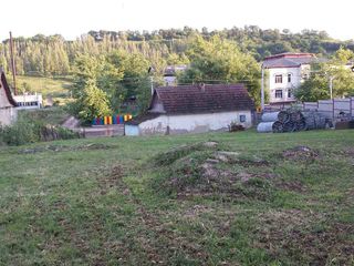 Casa și teren de 12 ari in centrul satului Hîrbovaț foto 3