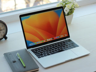 MacBook Pro 13 Retina 2018 (Core i7 8559u/16Gb Ram/512Gb SSD/Iris Plus Graphics/13.3" Retina IPS)