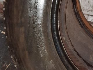 Vand 2 anvelope 295/80 R22,5 foto 4