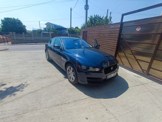 Jaguar XE foto 2