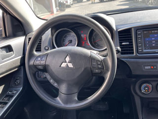 Mitsubishi Lancer foto 8