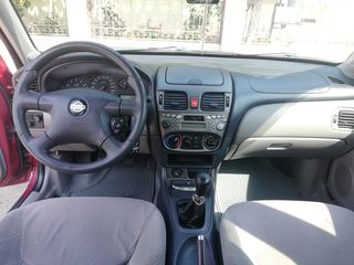 Nissan Almera foto 5