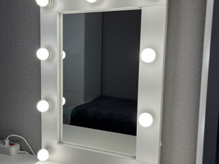 Oglindă pentru machiaj cu becuri led(make-up)