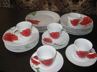 Продам красивые столовые наборы тарелок и наборы стаканов и разное. foto 1