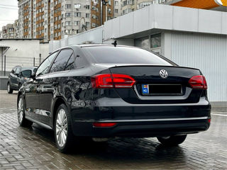 Volkswagen Jetta foto 7