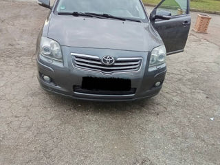 Toyota Avensis foto 2