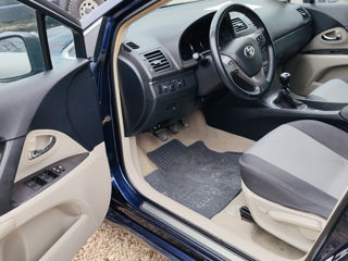 Toyota Avensis foto 4