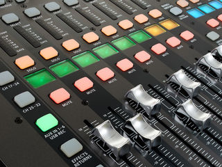 Mixer digital Behringer X32 Compact. livrare în toată Moldova,plata la primire foto 5