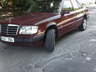 Mercedes Series (W124) foto 1