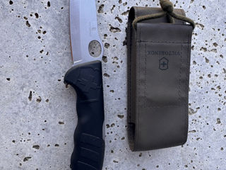 Victorinox Hunter Pro cu husa la brau