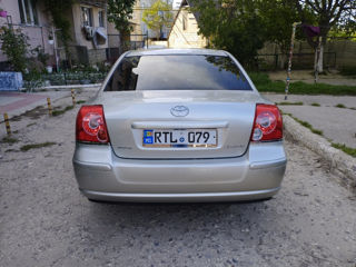 Toyota Avensis foto 4