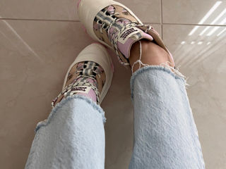 Burberry  Pink & Off-White Sneakers foto 4