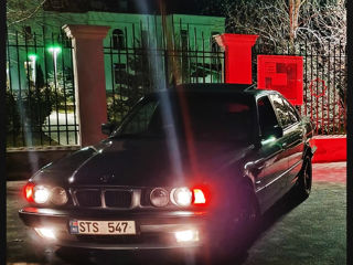 BMW 5 Series foto 2