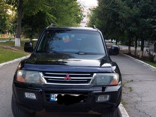 Mitsubishi Pajero foto 2