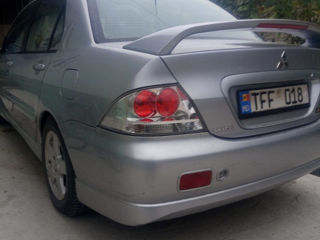 Mitsubishi Lancer foto 3