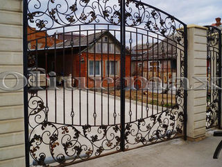 Copertine, porți, balustrade, garduri,  gratii , uși metalice și alte confecții din fier forjat. foto 4