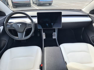 Tesla Model 3 foto 9