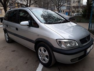 Opel Zafira foto 2