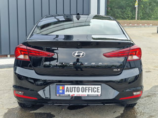 Hyundai Elantra foto 5