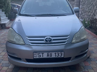 Toyota Avensis Verso foto 2