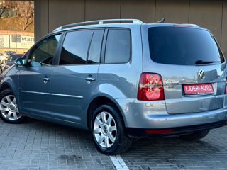 Volkswagen Touran foto 6