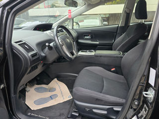 Toyota Prius v foto 4