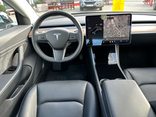 Tesla Model 3 foto 11