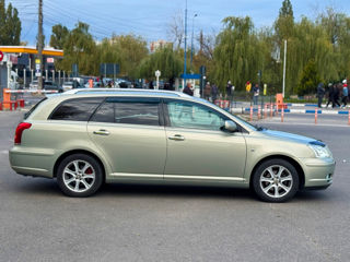 Toyota Avensis foto 4