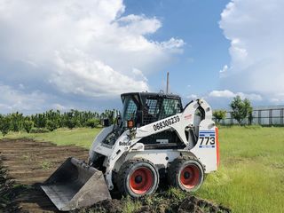 Bobcat / Miniexcavator / Buldoexcavator / Compactor / Kamaz / Basculant / Evacuator foto 1