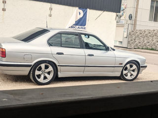 BMW 5 Series foto 4