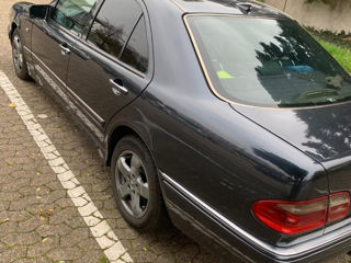 Mercedes E-Class foto 2