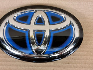 Toyota camry, avalon, highlander, seinna,prius,corolla,rav 4 emblem front radar