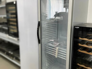 Шкаф холодильный со стеклянной дверью 372 литра, бесплатная доставка по всей молдове!