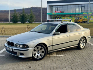 BMW 5 Series foto 3