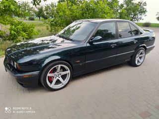 BMW 5 Series foto 2