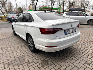 Volkswagen Jetta foto 5